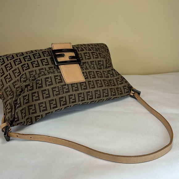 Fendi Zucca Mamma Baguette w/ Leather details - Picture 7 of 15